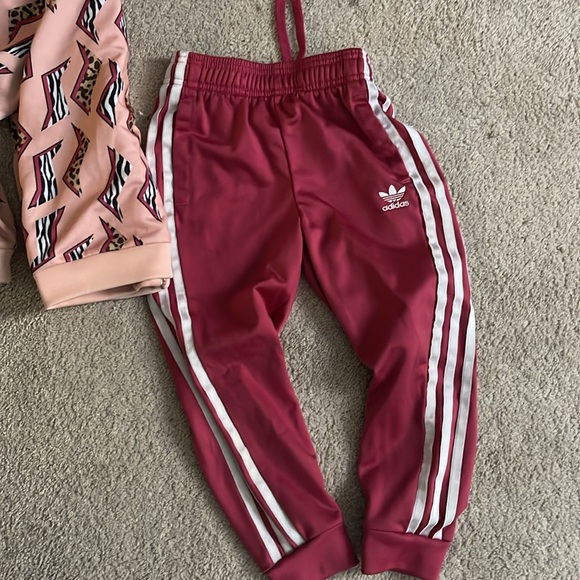 Adidas girls set size 5/6 - Picture 3 of 5